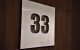 Tabliczka z numerem pokoju srebrna