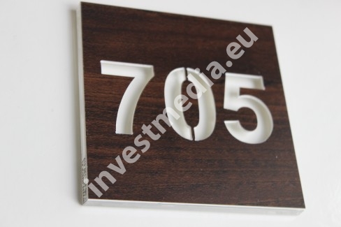 Tabliczka z numerem pokoju, drewno mahoń