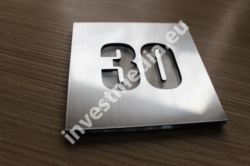 Tabliczka z numerem pokoju srebrna