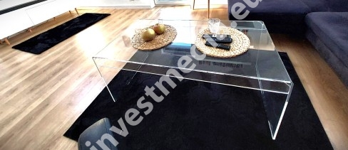 transparent plexiglass table