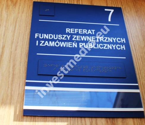 tabliczka brajlowska z okienkiem na wymienną treść