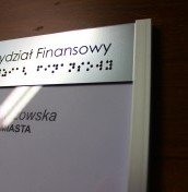 Braille plate with NFC
