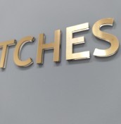 Logo litery na elewacje aluminium stal mosiądz