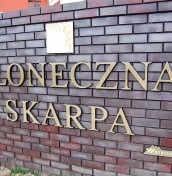 Logo litery na elewacje aluminium stal mosiądz