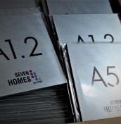 Tabliczka z numerem drzwi aluminiowa