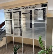 Mobile information board with a list, adjustable on wheels